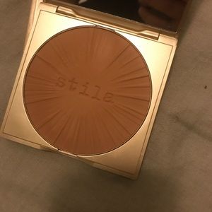 Stila bronzer in the shade ‘medium’